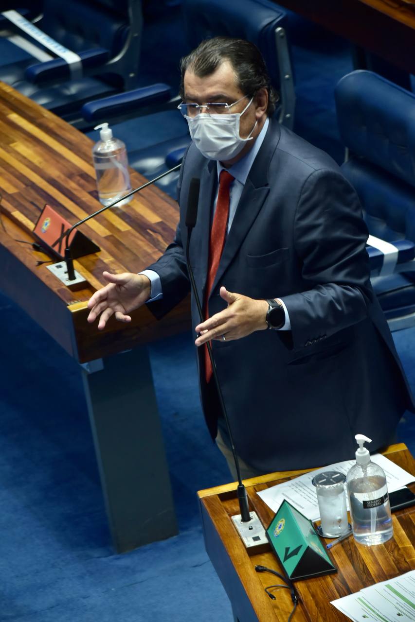 Auxílio-gás para os brasileiros: Senado aprova projeto de Eduardo Braga