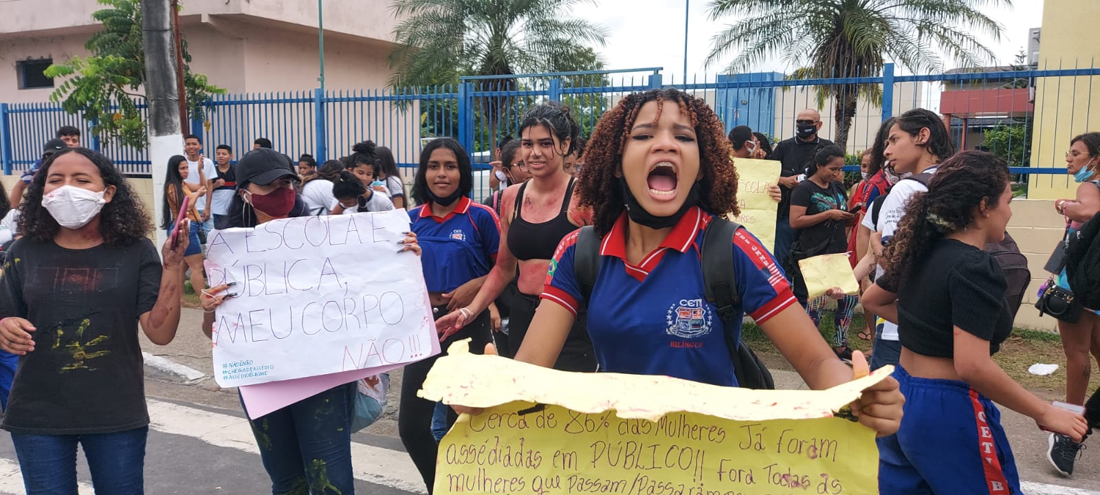 Em protesto, estudantes denunciam professor por assédio sexual em Manaus