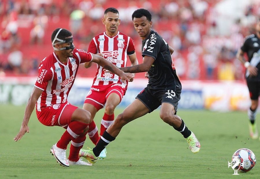 Série B: Vasco sai na frente, mas cede empate ao Náutico