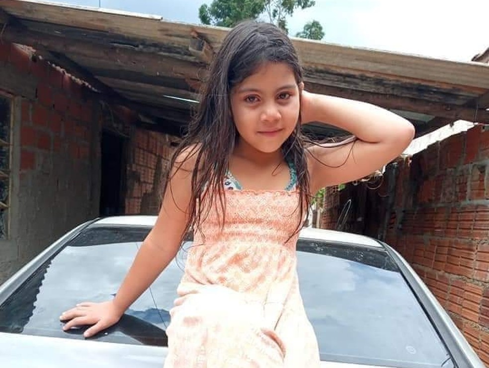 Criança de 7 anos morre após cair e torcer o joelho na escola