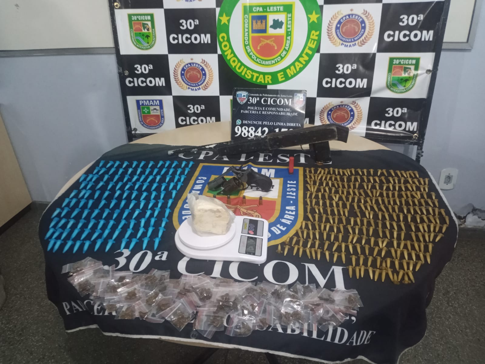 Após tiroteio, dupla é presa com drogas e armas em Manaus