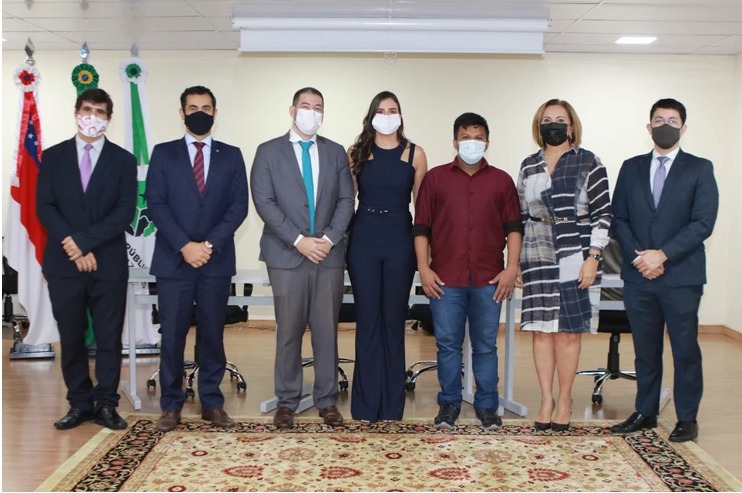 DPE-AM empossa mais três servidores aprovados em concurso