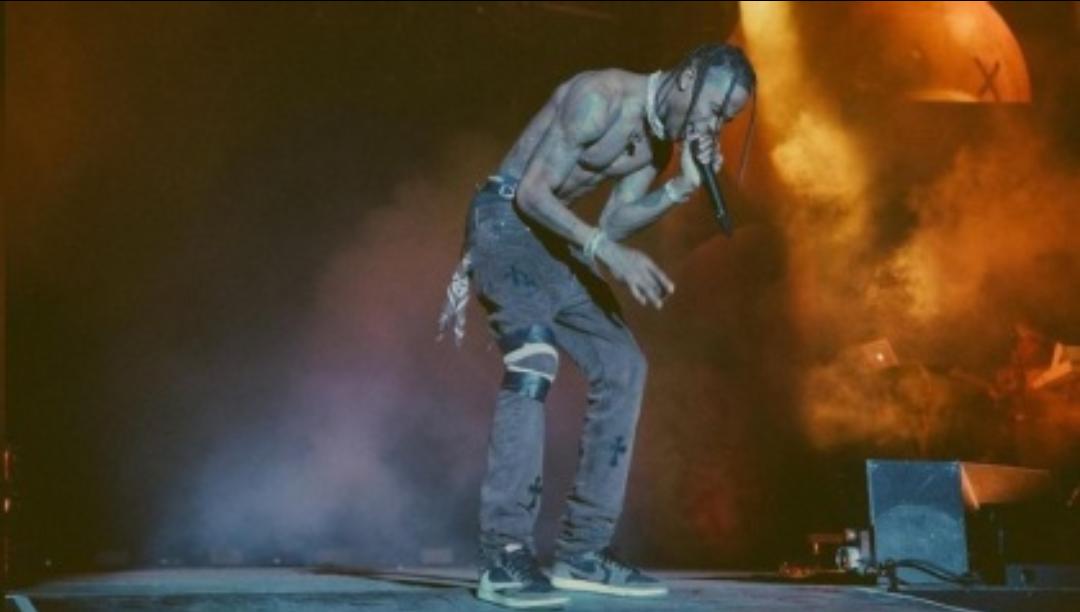 Oito pessoas morrem pisoteadas em tumulto durante show de Travis Scott