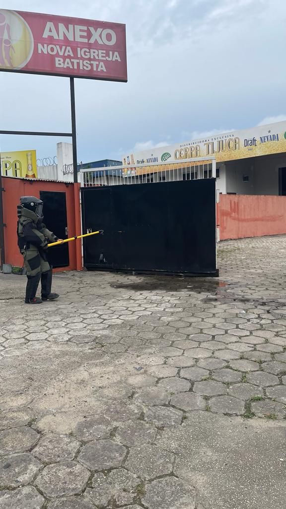 Bomba é encontrada dentro de carro em Avenida de Manaus