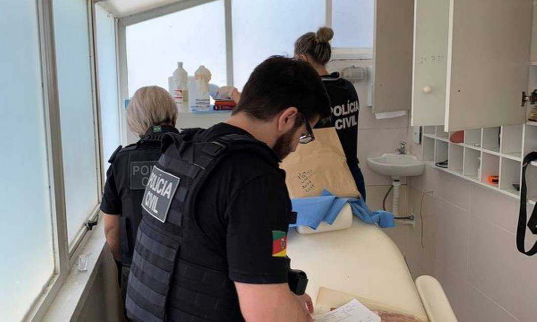 Cirurgião plástico é preso acusado de abusar pacientes em consultório