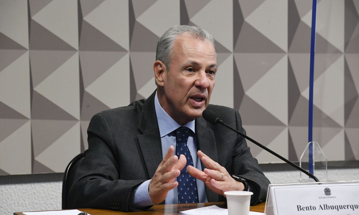 Ministro diz que preço do petróleo ainda vai subir mais