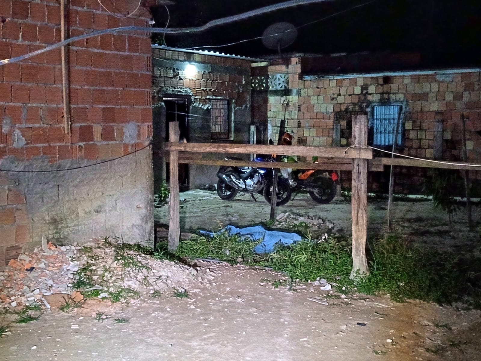 Jovem morre após ser feito de escudo humano durante tiroteio em Manaus