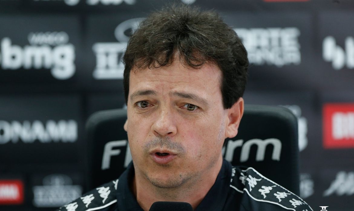 Vasco anuncia saída do técnico Fernando Diniz