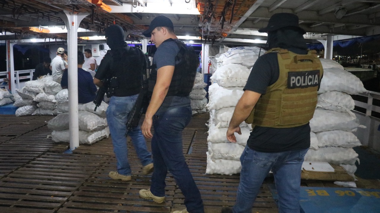 Operação contra tráfico de drogas é realizada em porto de Manaus