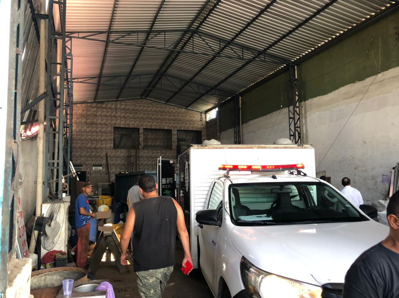 Homem morre ao cair de poste durante serviço em Manaus