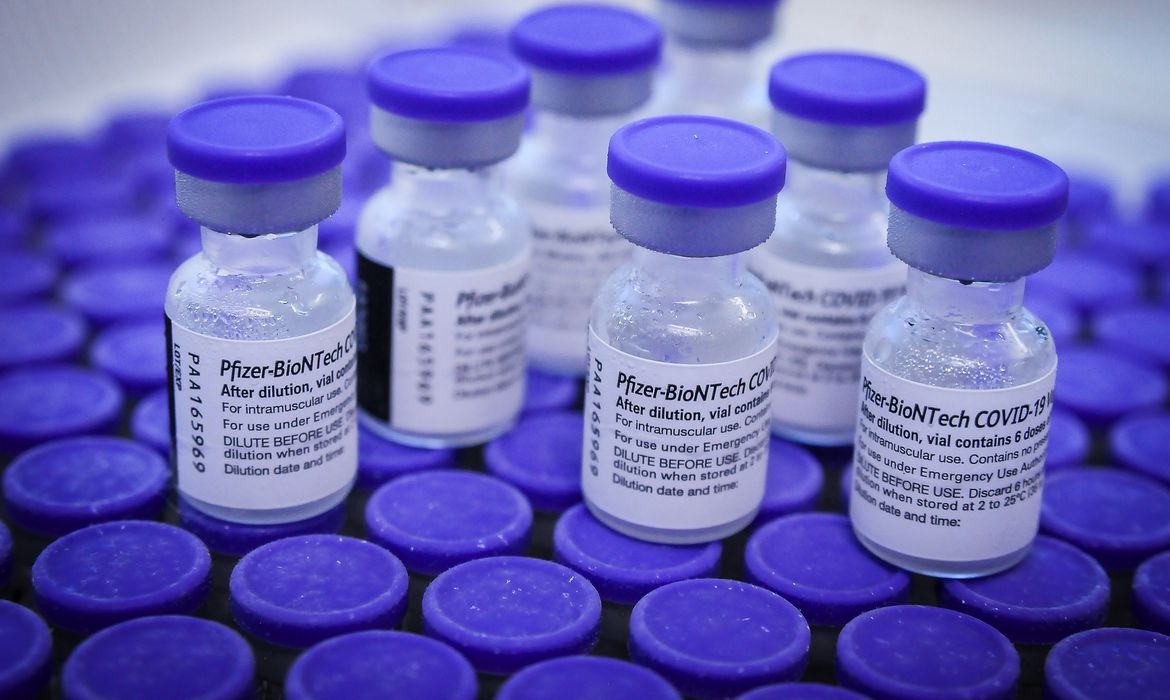 Brasil recebe 1,5 milhão de doses de vacina da Pfizer