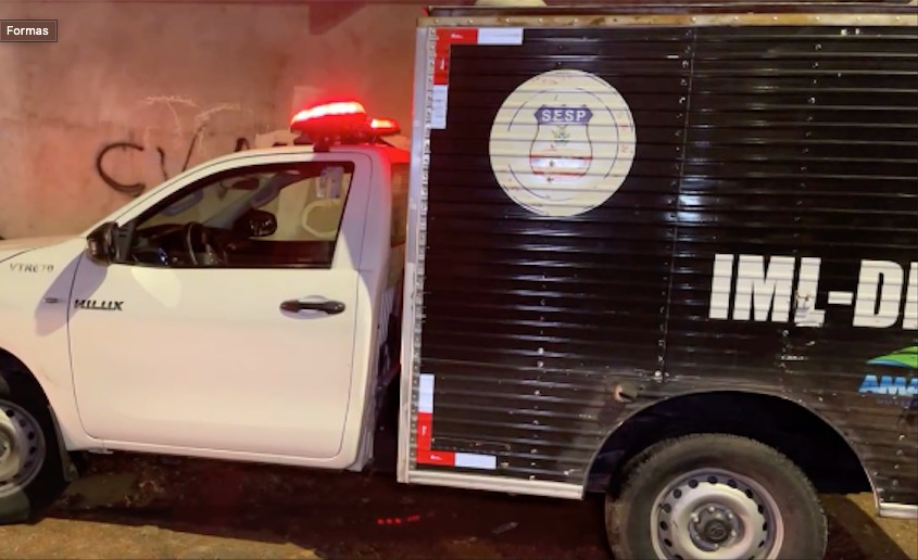 Dupla morre eletrocutada ao encostar em portão de padaria em Manaus