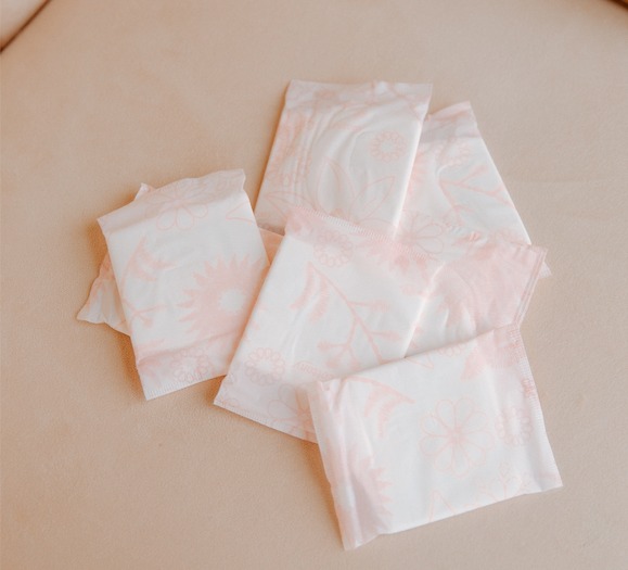 ‘Adote Um Ciclo’ doa mais de 200 mil absorventes a instituições em Manaus