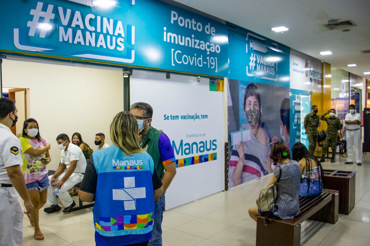 Megavacinação contra a covid-19 continua neste domingo em Manaus