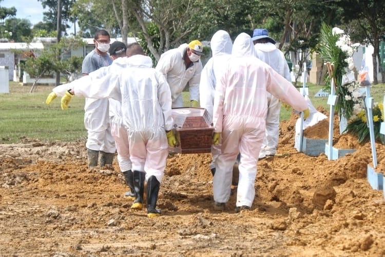 Manaus tem 31 sepultamentos registrados nesta terça-feira