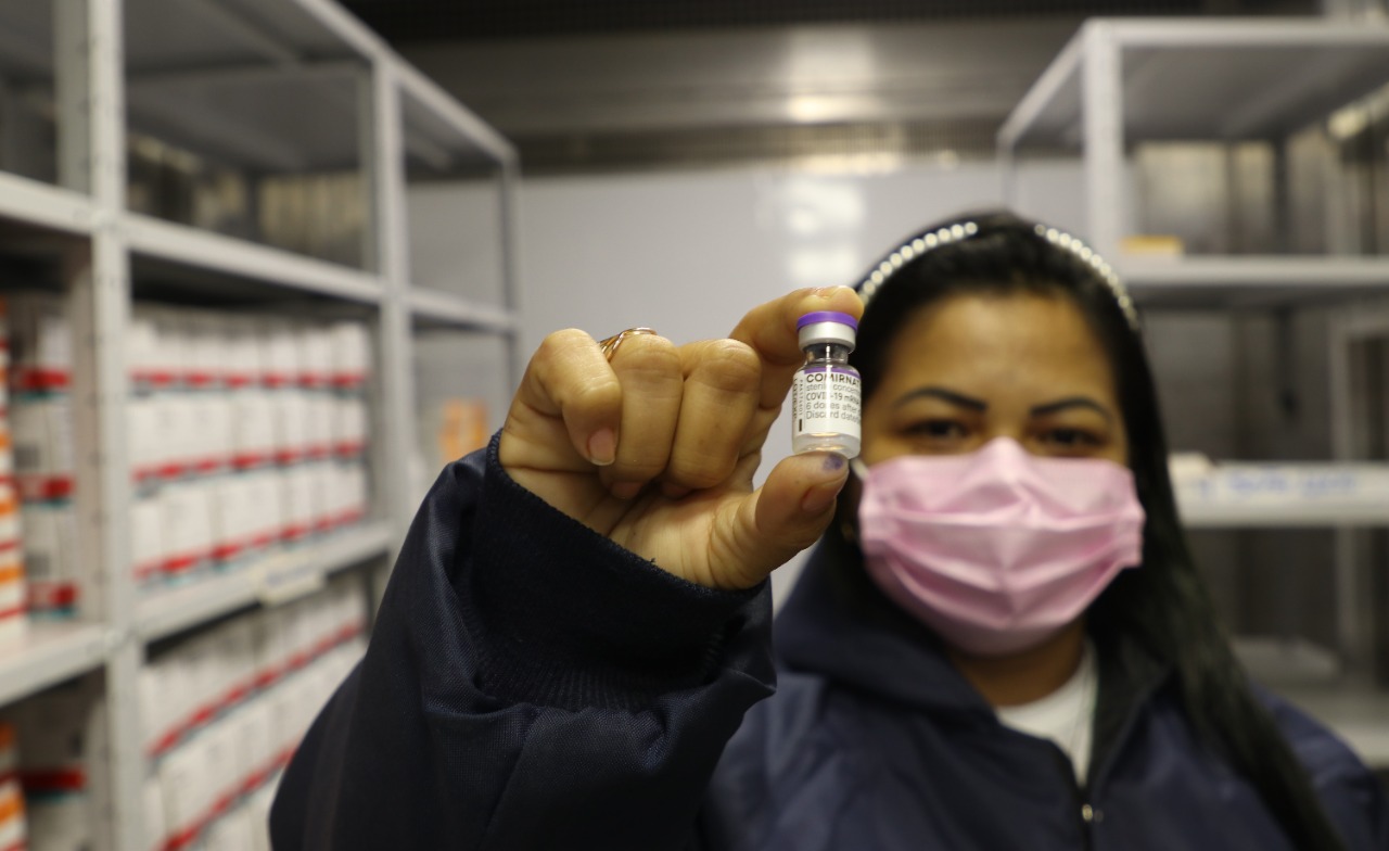 Amazonas recebe 50.310 doses de vacina contra Covid-19 