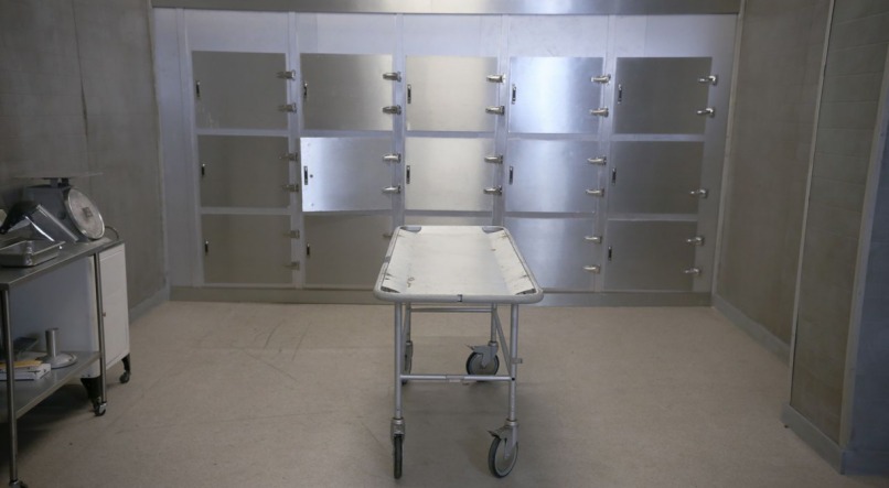 Declarado morto, homem vivo fica 7 horas em gaveta de necrotério