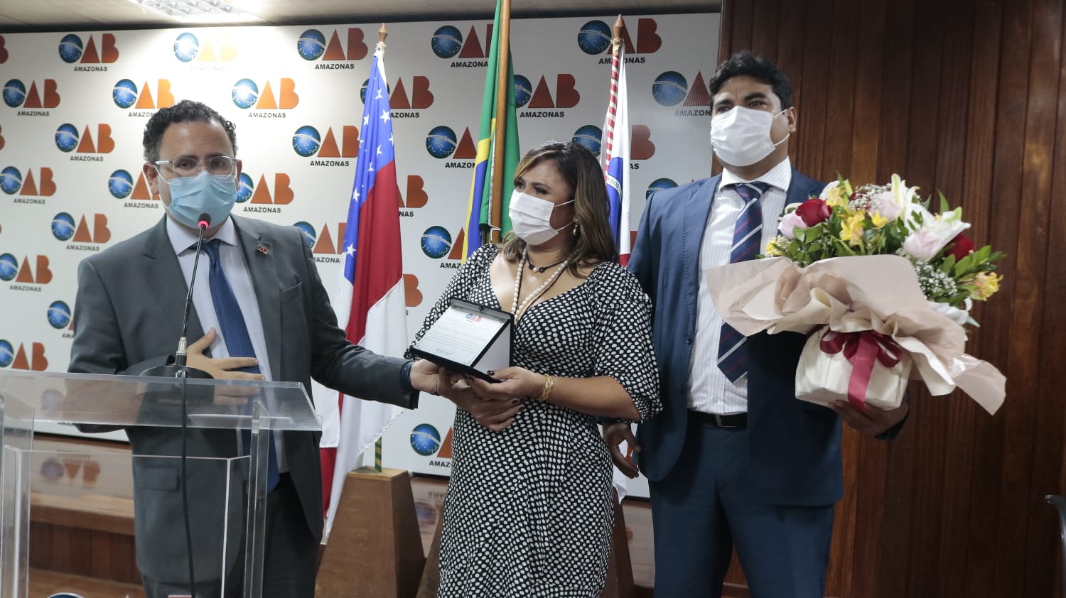 Grace Benayon recebe homenagem da OAB-AM por sua atuação durante pandemia