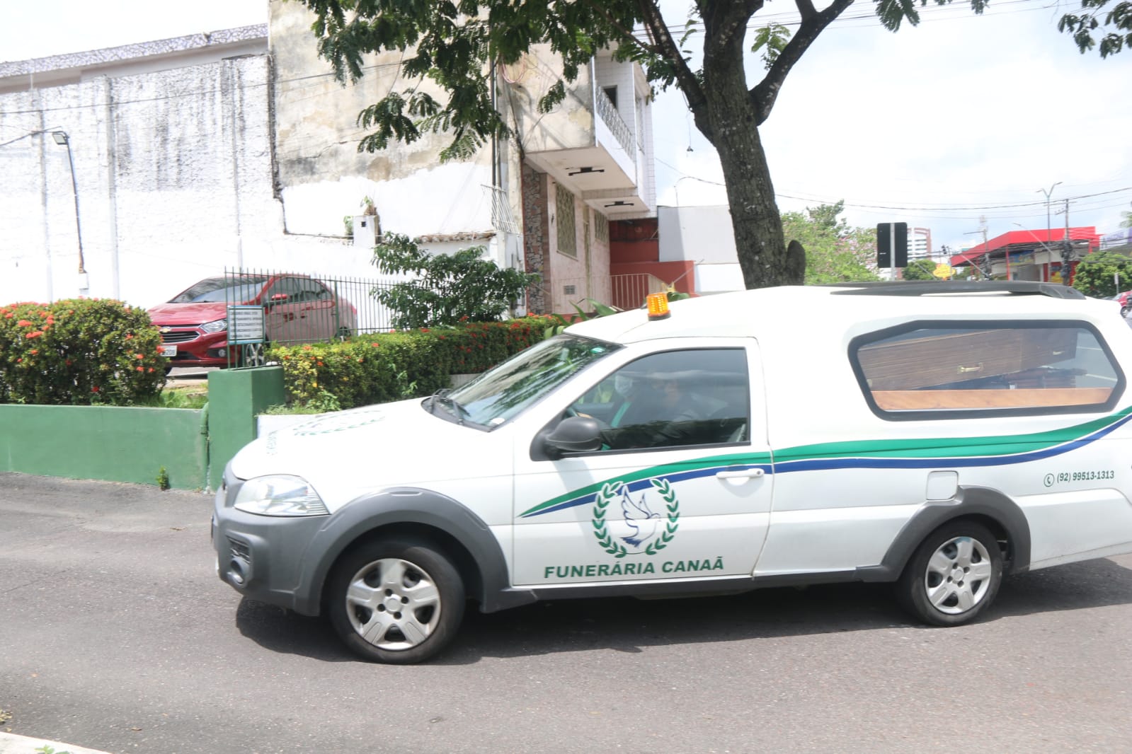 Corpo do dono do Pagode do P10 é velado em Manaus