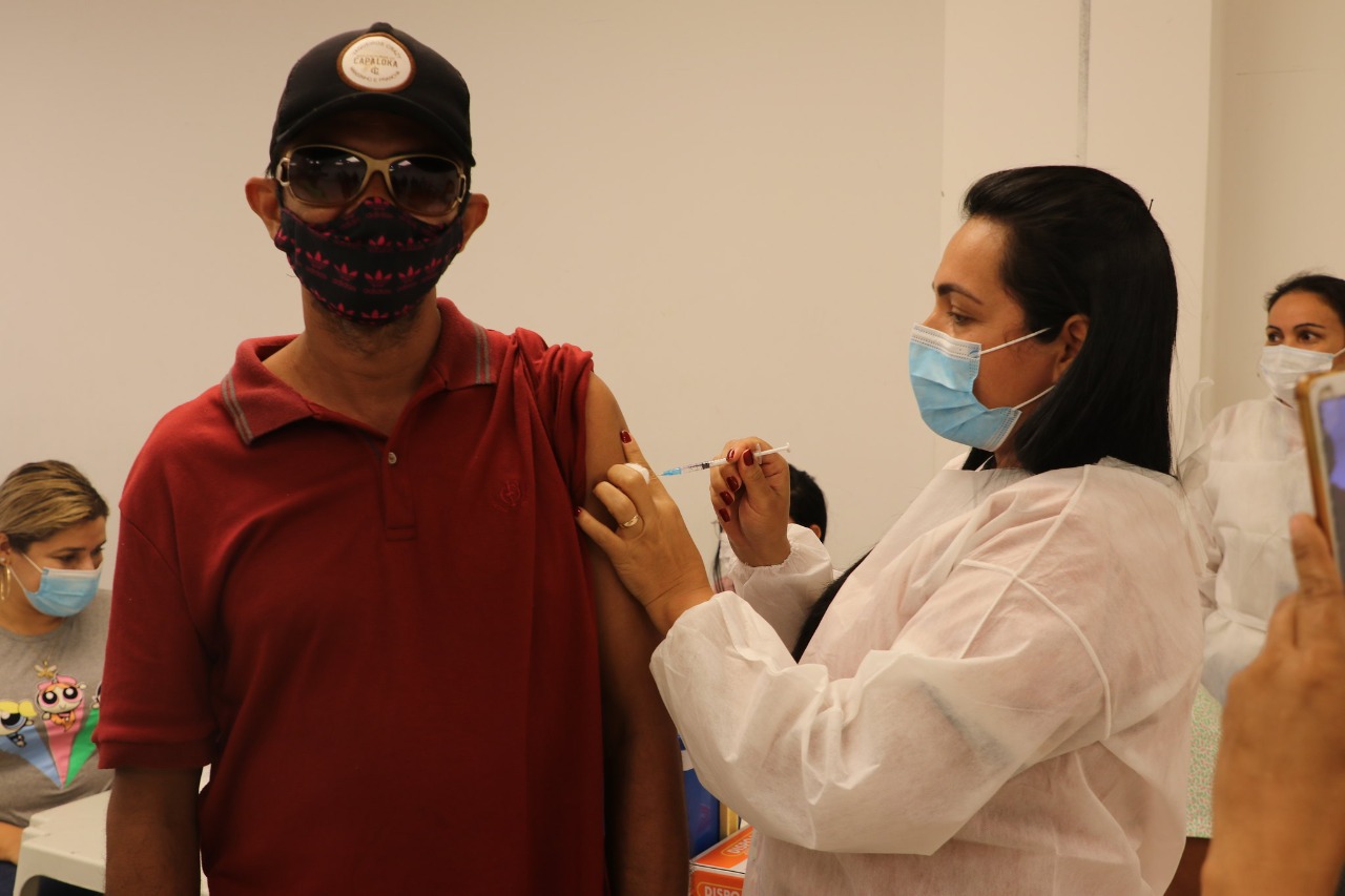 Amazonas aplicou 5,2 milhões doses de vacina contra Covid até este sábado