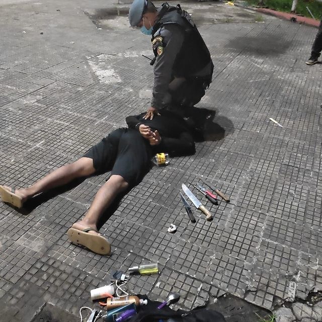 Homem é preso em Manaus após assaltar ônibus armado com facão 