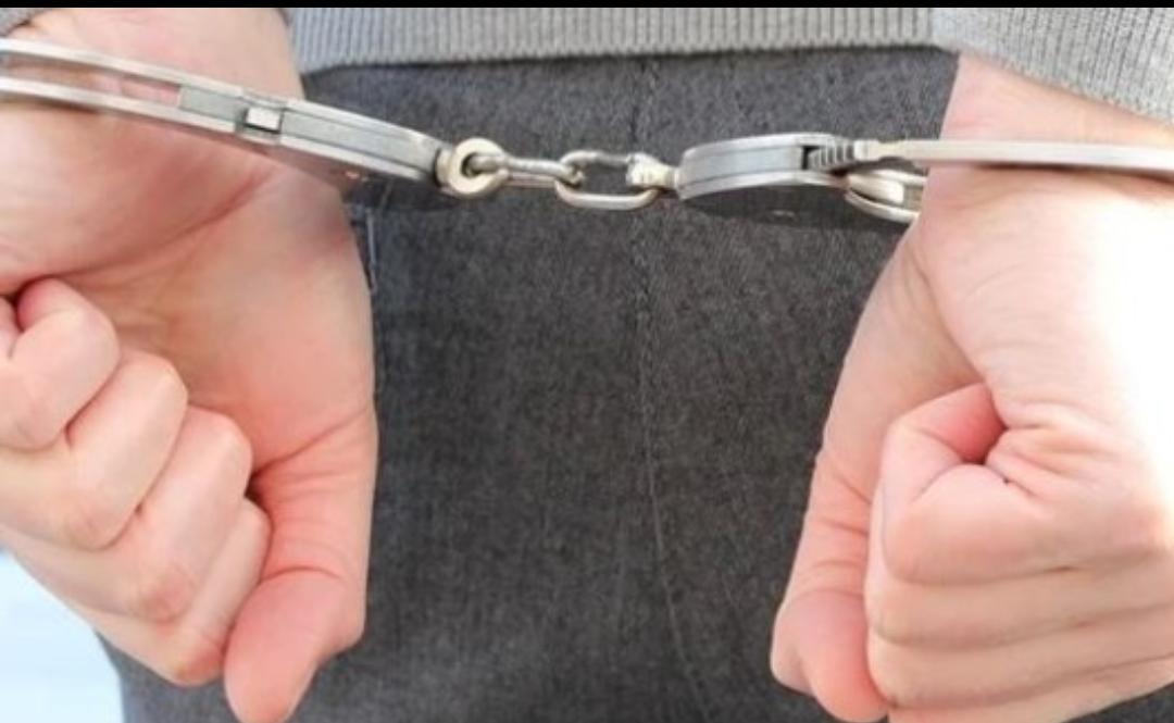 Transtornado, homem agride mãe e irmã e tenta esfaquear policiais em Manaus