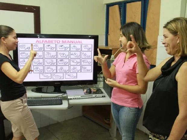 Sesc abre inscrições para cursos de Libras e Inglês em Manaus