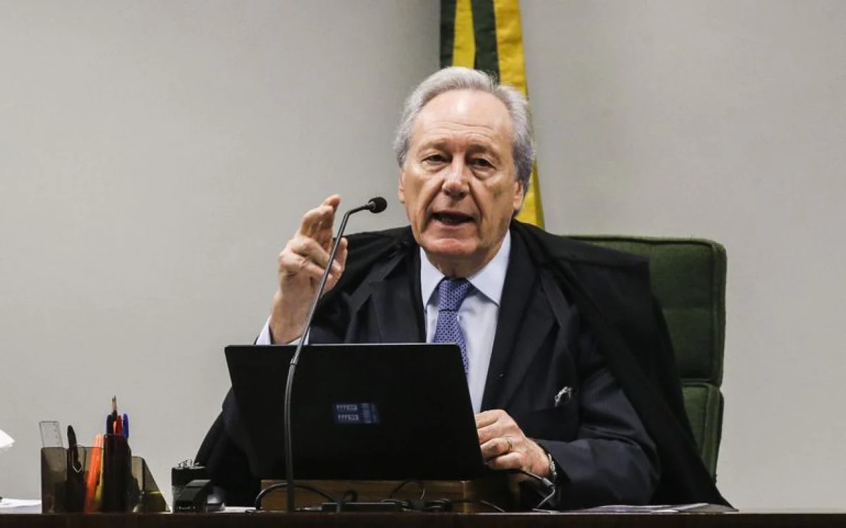 Lewandowski manda para a PGR notícia-crime contra Bolsonaro