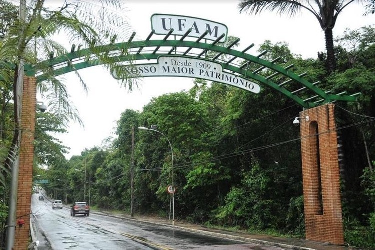 Ufam torna obrigatório uso da carteira de vacinação contra a Covid-19