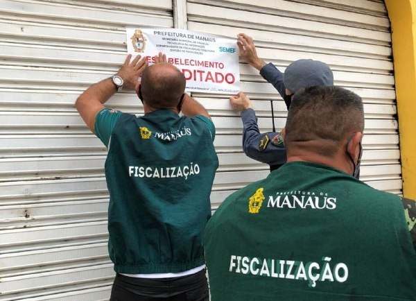 Lojas de fogos de artifícios são interditadas em Manaus