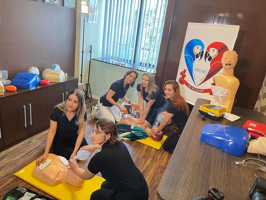 Como prestar os primeiros socorros a uma pessoa que teve um mal súbito