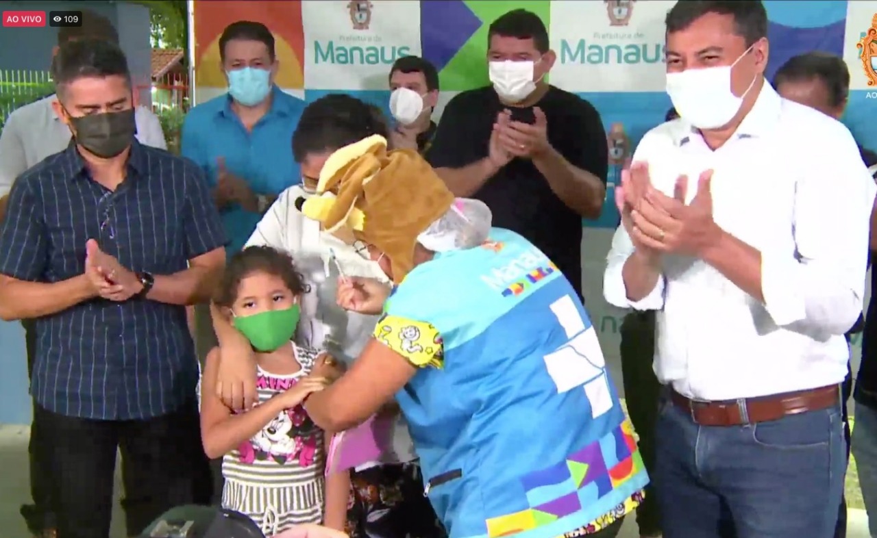 Menina de 6 anos é a primeira criança vacinada contra covid-19 em Manaus