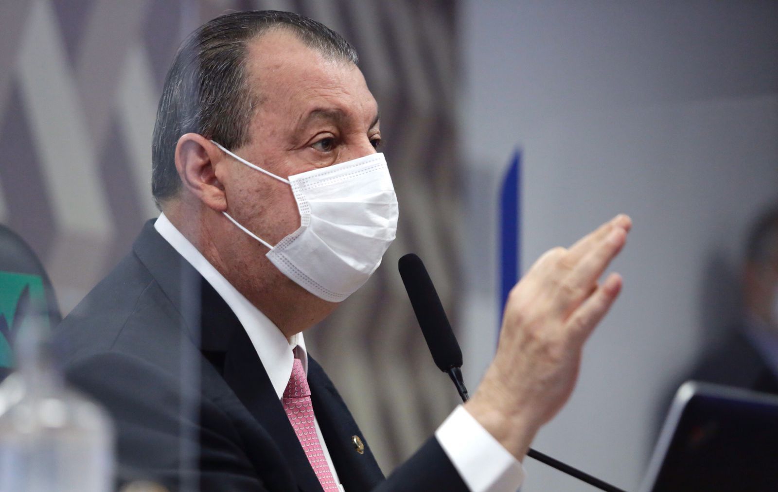 Senador Omar Aziz testa positivo para Covid-19