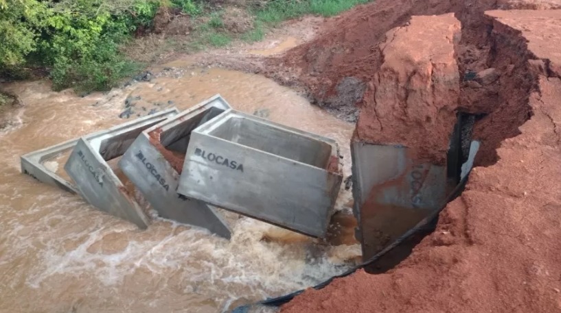 Criança morre afogada enquanto brincava em tubulação