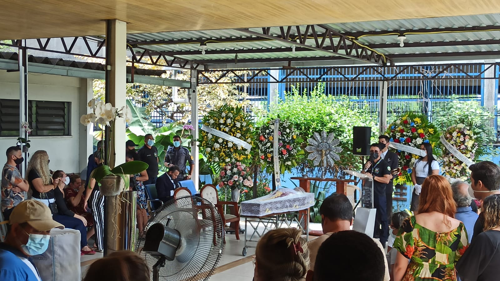 Corpo de sargento da PM morto a tiros em assalto é velado em Manaus; vídeo