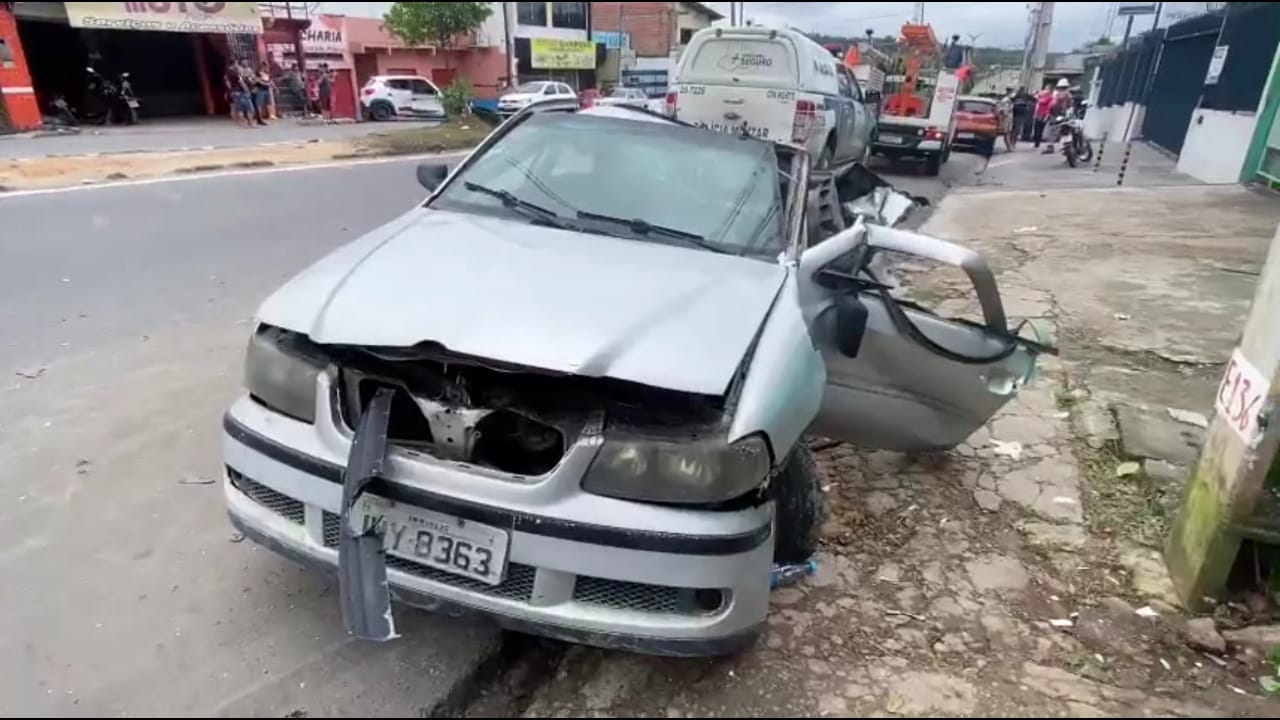 Acidente entre 3 carros deixa feridos em Manaus
