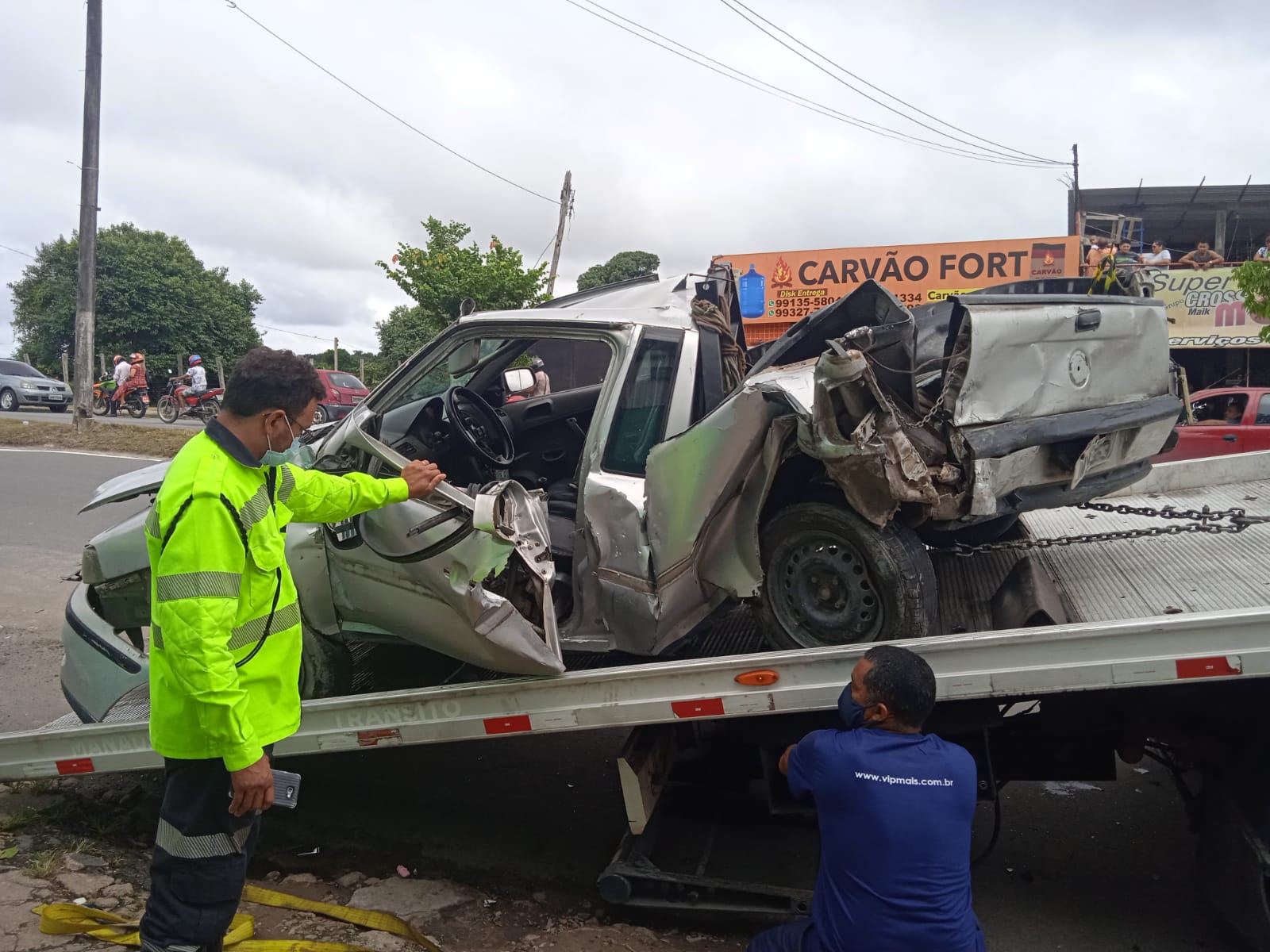 A caminho da execução de rival, criminoso bate carros e fica ferido em Manaus