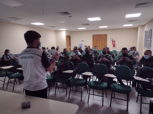 Servidores de combate a queimadas no Amazonas recebem treinamento