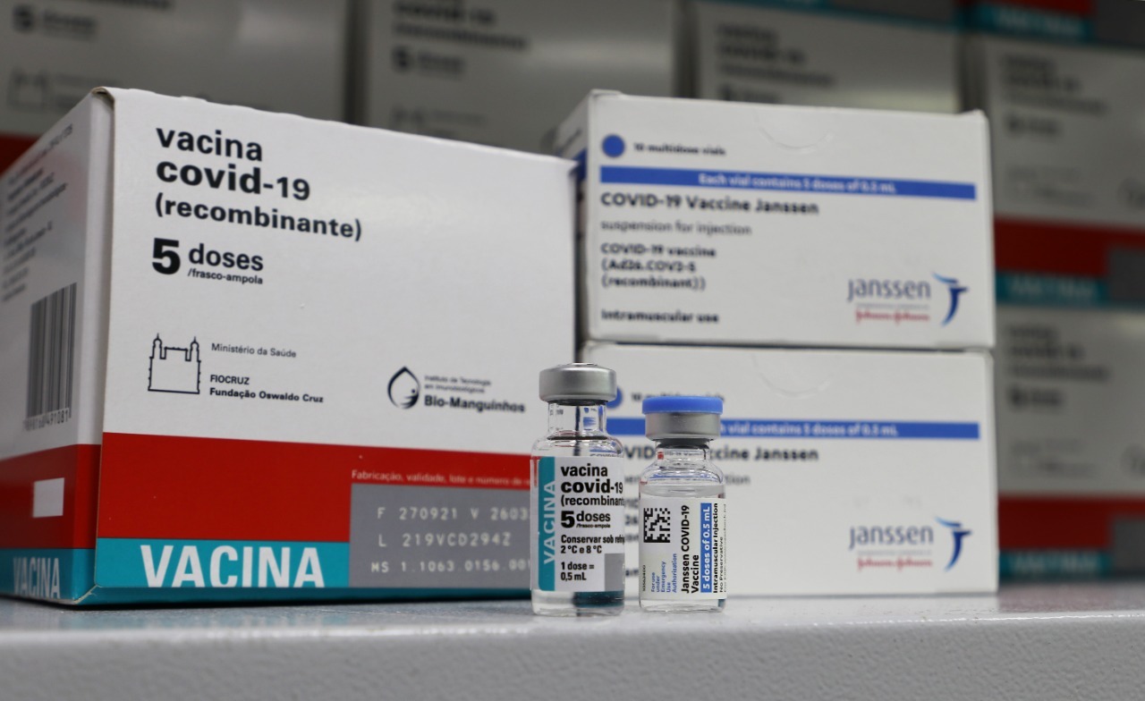 Amazonas recebe 211,4 mil doses de Janssen e Astrazeneca nesta quinta