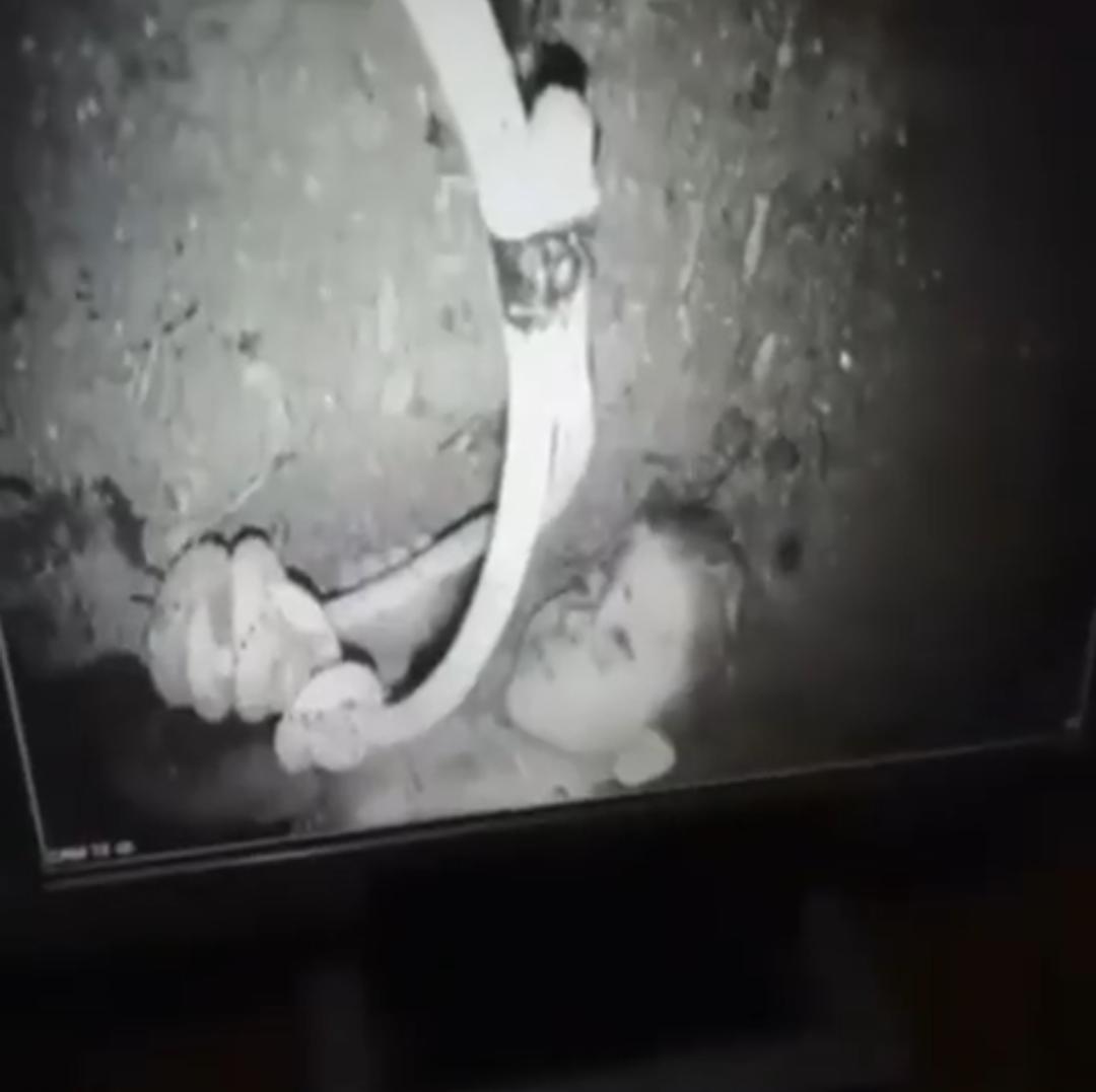 Menino é resgatado após passar 4 dias preso em poço no Marrocos