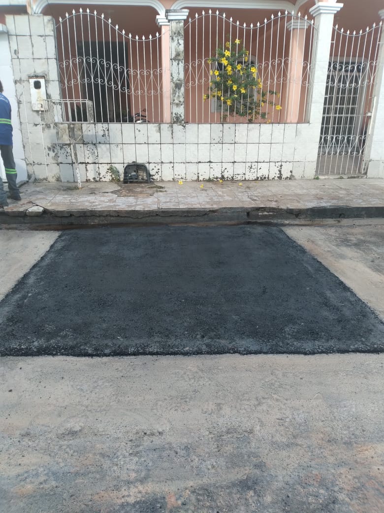Após notificação, Águas de Manaus repõe asfalto retirado durante obra