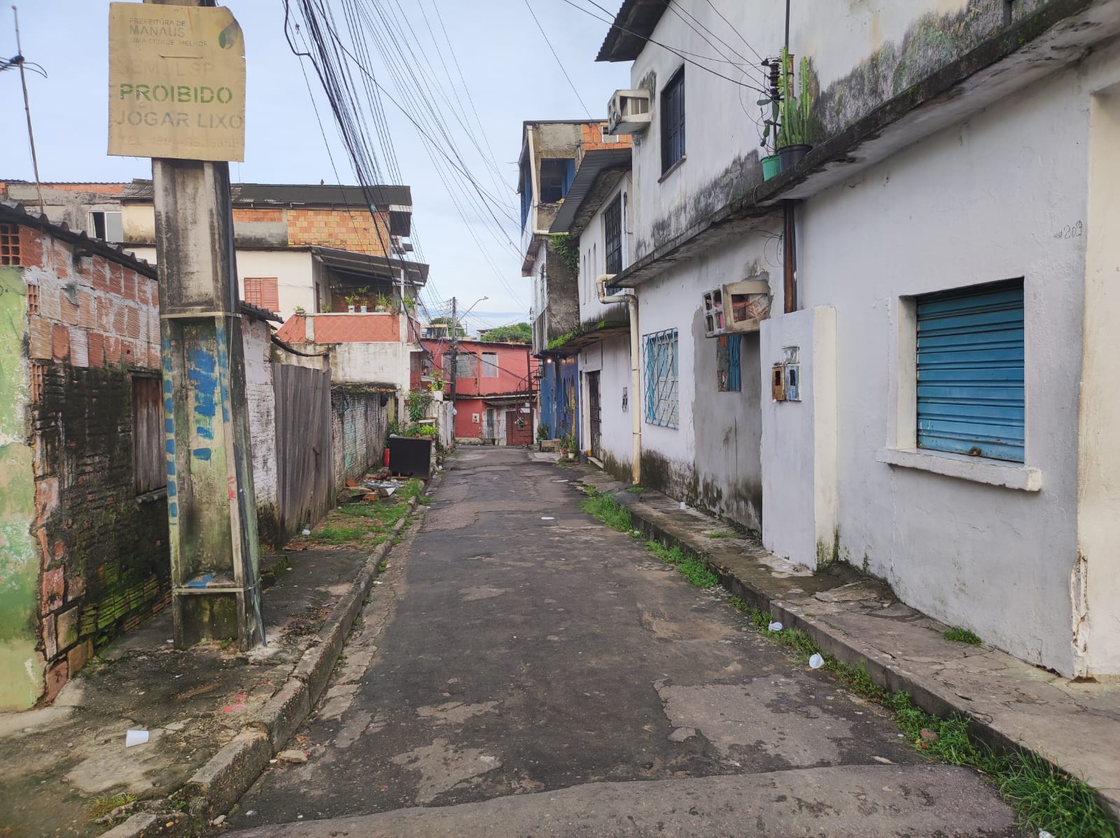 Homem é morto a facadas pela companheira em Manaus   