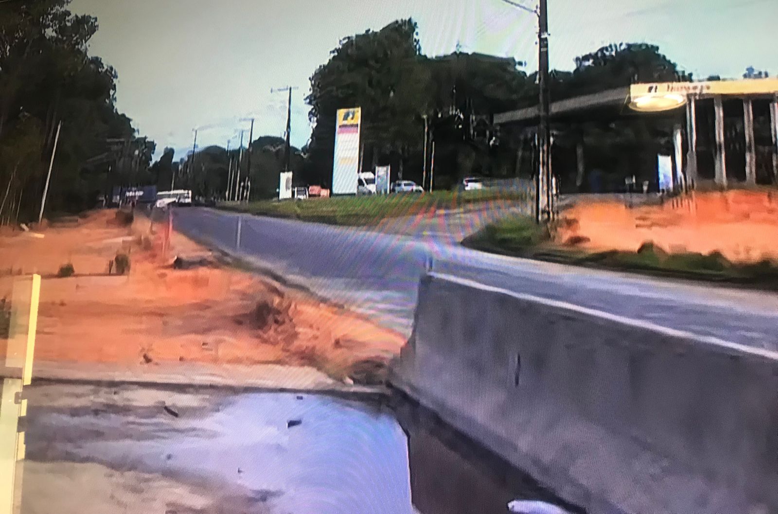 Adolescente morre em acidente após carro cair em barranco em Manaus 
