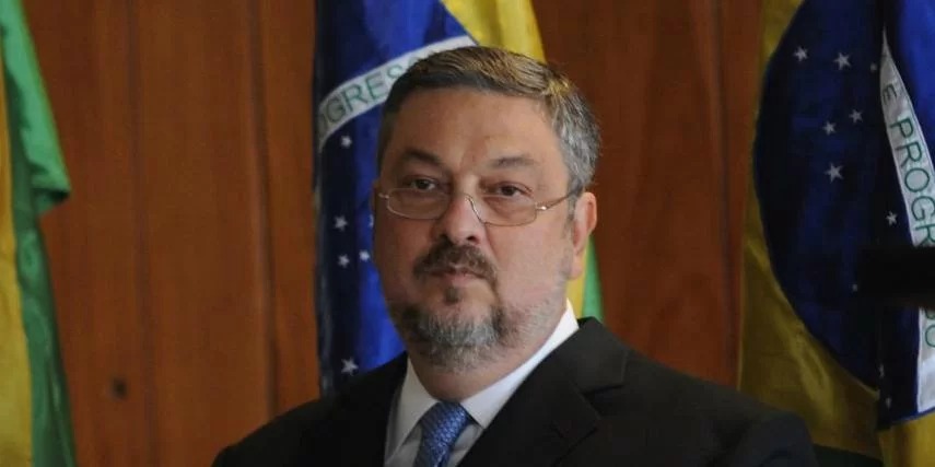 Lewandowski nega a Palocci desbloqueio de bens