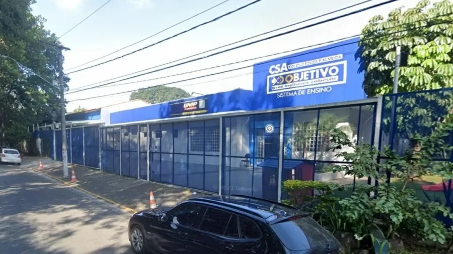 Explosão durante experimento em escola deixa cinco pessoas feridas