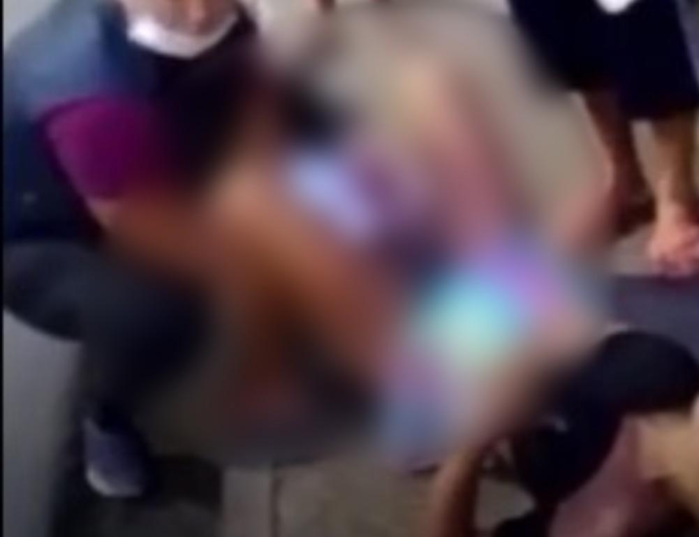 Mulher entra em trabalho de parto e dá à luz em calçada de Manaus