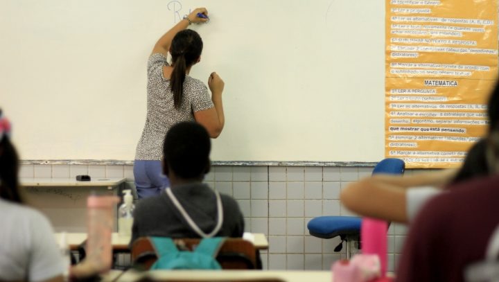 Aulas presenciais começam nesta segunda na rede municipal de Manaus