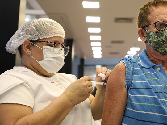 Amazonas já aplicou 6.200.131 doses de vacina contra Covid até este domingo