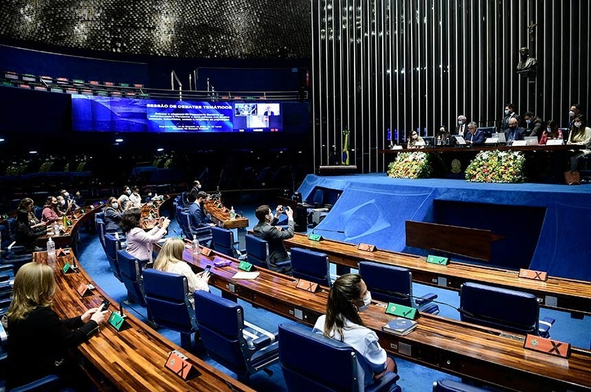 Plenário debate adoção do passaporte sanitário para combate à covid-19