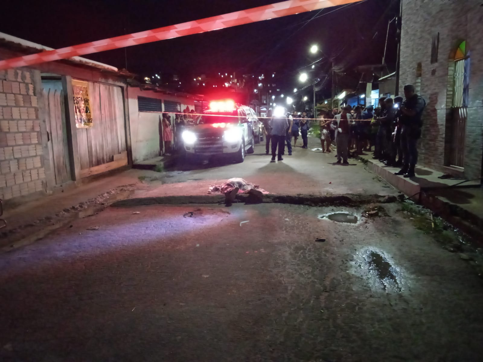 Assassinado no meio da rua estava atrás de material escolar para filha em Manaus